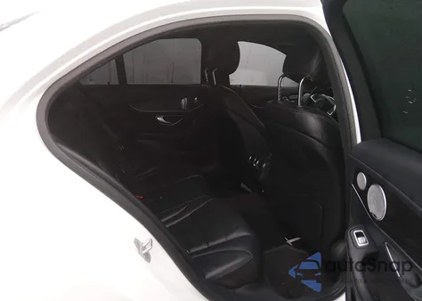 2015 Mercedes-Benz C 300 Sport z USA, uszkodzony, nr VIN 55SWF4JB1FU056988